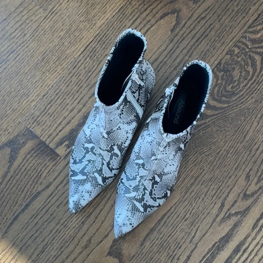 Faux Snakeskin Boots | 10M - Picture 4 of 9